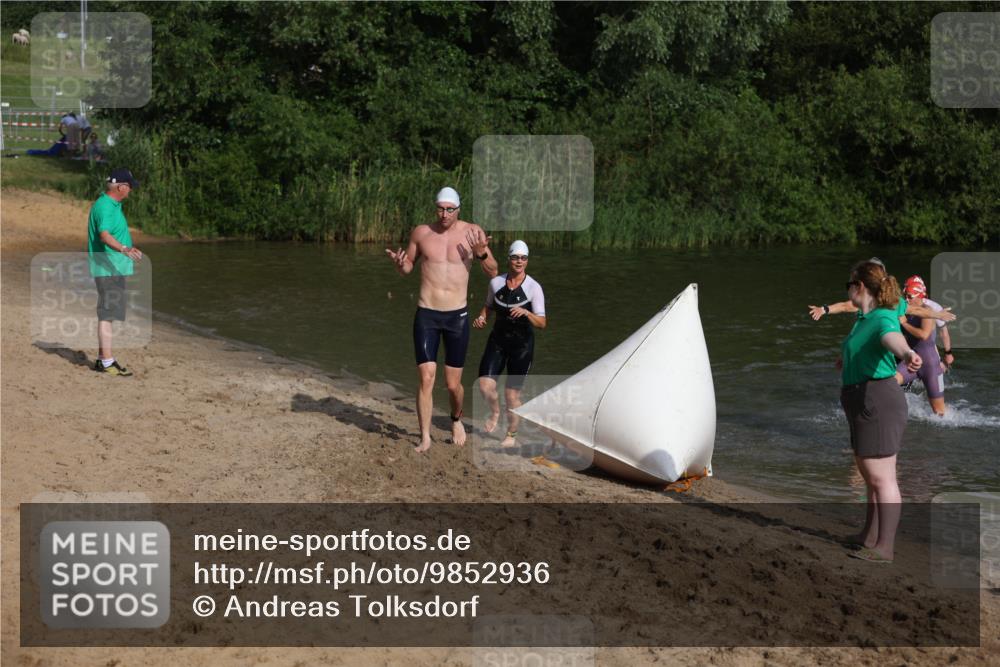 21.06.2026 - 29. Vierlanden-Triathlon Andreas Tolksdorf http://msf.ph/oto/9852936 21.06.2026 08:36:38 Schwimmen 207, 211 meine-sportfotos.de