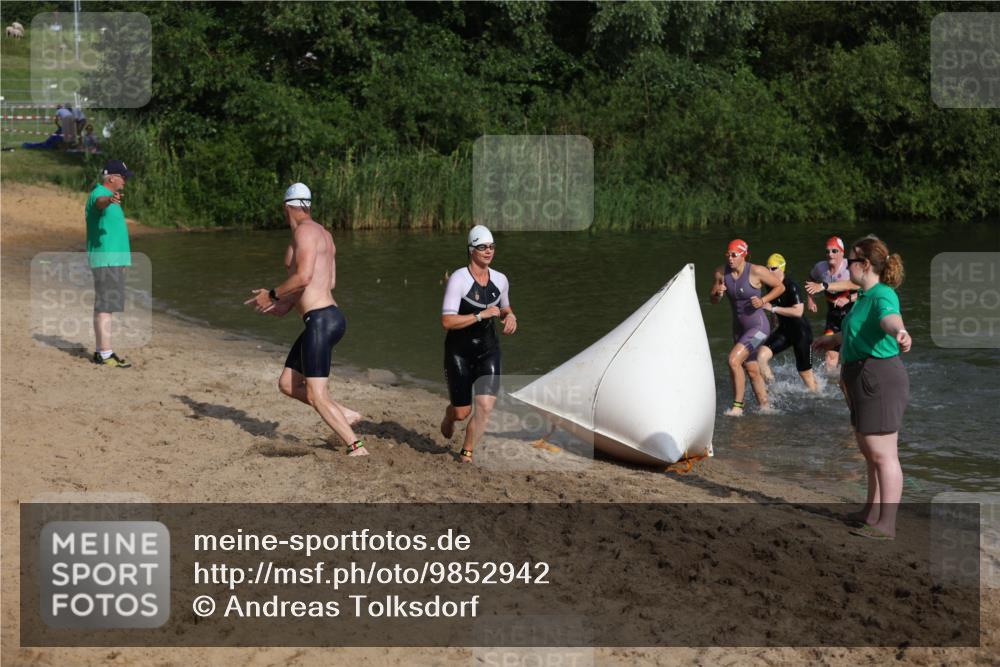 21.06.2026 - 29. Vierlanden-Triathlon Andreas Tolksdorf http://msf.ph/oto/9852942 21.06.2026 08:36:39 Schwimmen 207, 211 meine-sportfotos.de