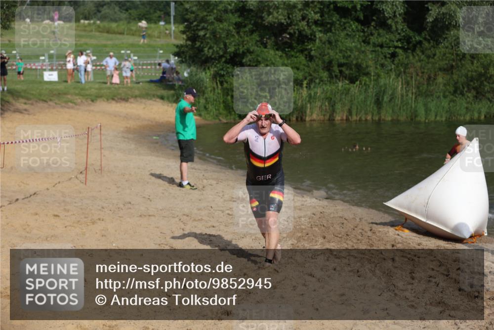 21.06.2026 - 29. Vierlanden-Triathlon Andreas Tolksdorf http://msf.ph/oto/9852945 21.06.2026 08:36:45 Schwimmen 207, 211 meine-sportfotos.de