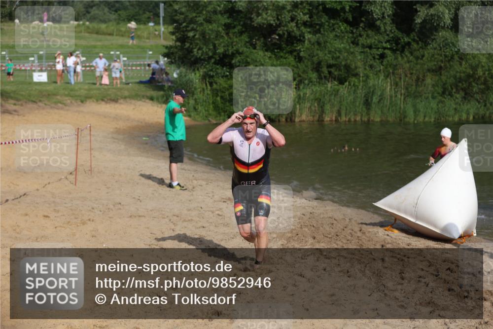 21.06.2026 - 29. Vierlanden-Triathlon Andreas Tolksdorf http://msf.ph/oto/9852946 21.06.2026 08:36:45 Schwimmen 207, 211 meine-sportfotos.de