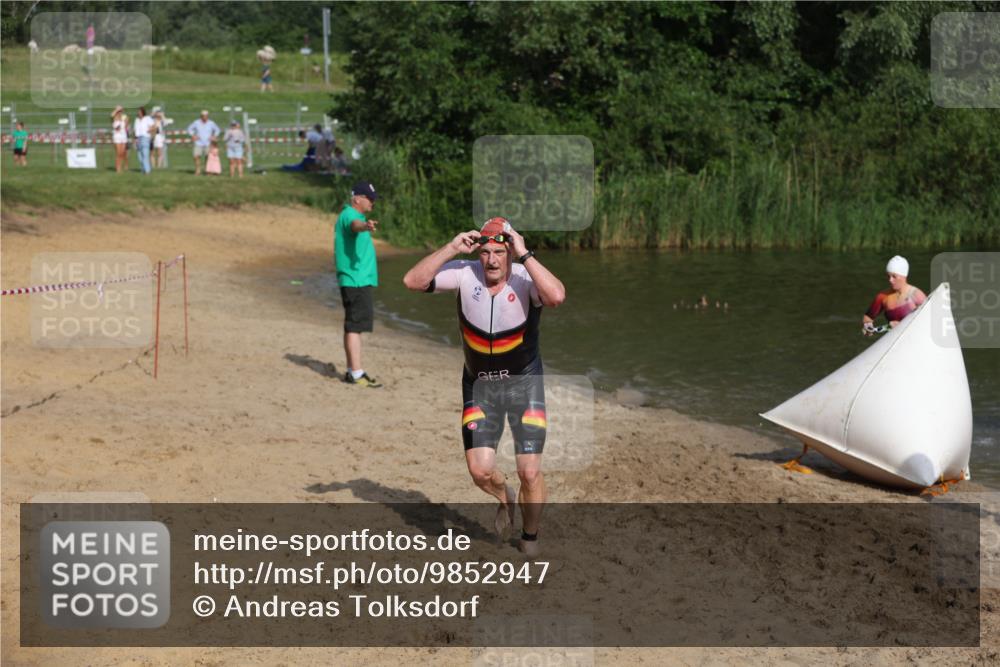 21.06.2026 - 29. Vierlanden-Triathlon Andreas Tolksdorf http://msf.ph/oto/9852947 21.06.2026 08:36:45 Schwimmen 207, 211 meine-sportfotos.de