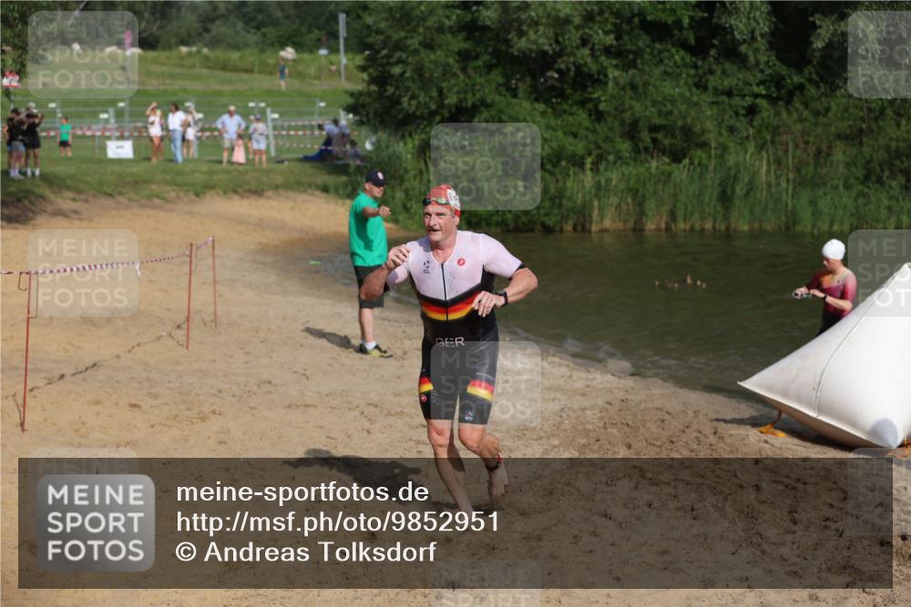 21.06.2026 - 29. Vierlanden-Triathlon Andreas Tolksdorf http://msf.ph/oto/9852951 21.06.2026 08:36:45 Schwimmen 207, 211 meine-sportfotos.de