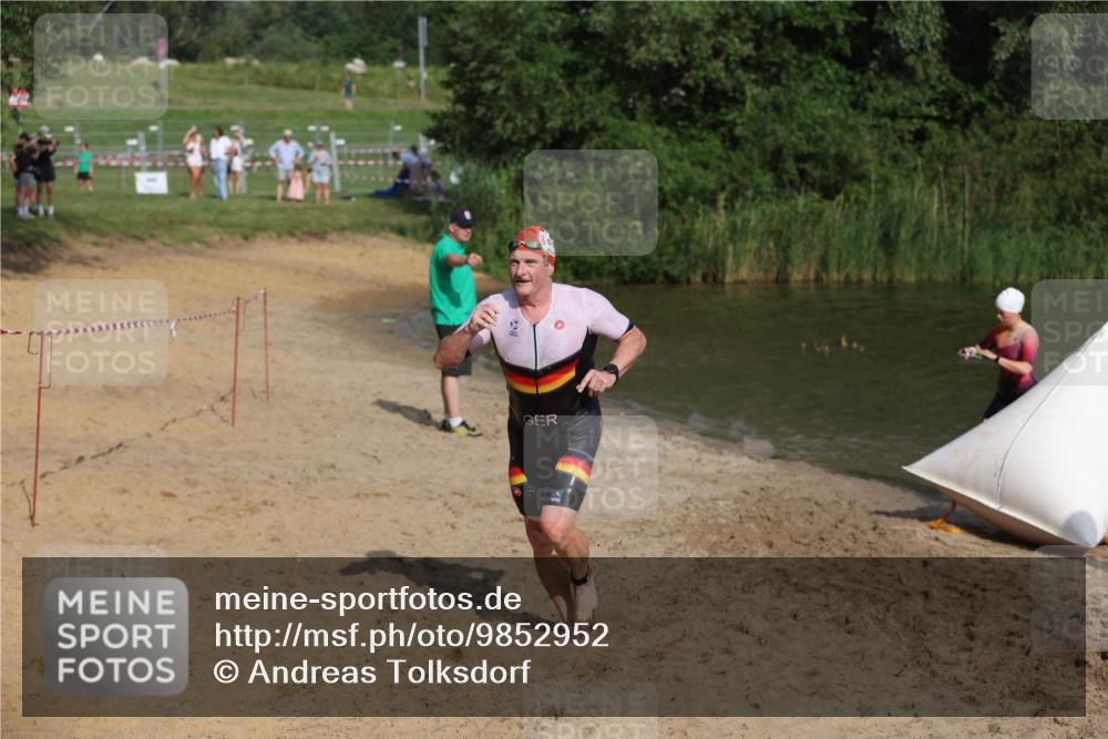 21.06.2026 - 29. Vierlanden-Triathlon Andreas Tolksdorf http://msf.ph/oto/9852952 21.06.2026 08:36:45 Schwimmen 207, 211 meine-sportfotos.de