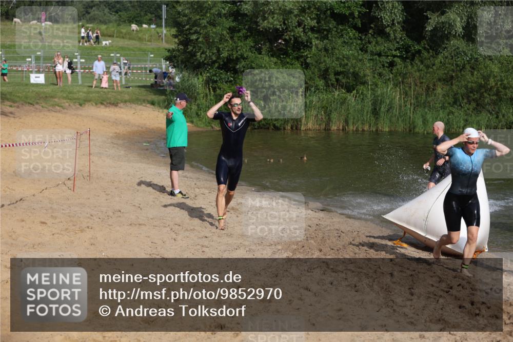 21.06.2026 - 29. Vierlanden-Triathlon Andreas Tolksdorf http://msf.ph/oto/9852970 21.06.2026 08:37:01 Schwimmen 24, 30, 63 meine-sportfotos.de