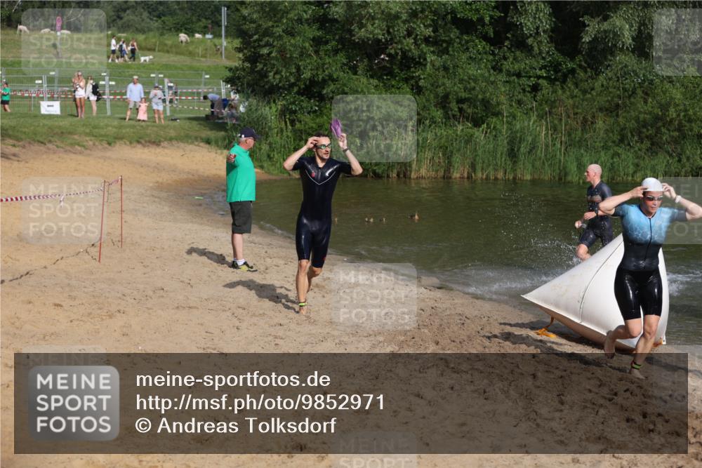 21.06.2026 - 29. Vierlanden-Triathlon Andreas Tolksdorf http://msf.ph/oto/9852971 21.06.2026 08:37:01 Schwimmen 24, 30, 63 meine-sportfotos.de