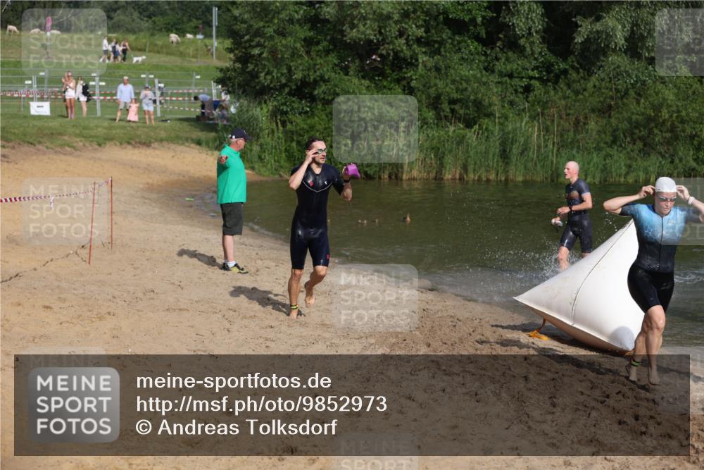 21.06.2026 - 29. Vierlanden-Triathlon Andreas Tolksdorf http://msf.ph/oto/9852973 21.06.2026 08:37:01 Schwimmen 24, 30, 63 meine-sportfotos.de