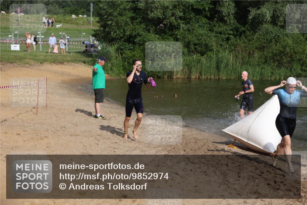 21.06.2026 - 29. Vierlanden-Triathlon Andreas Tolksdorf http://msf.ph/oto/9852974 21.06.2026 08:37:01 Schwimmen 24, 30, 63 meine-sportfotos.de