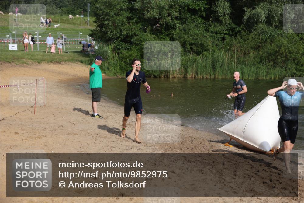 21.06.2026 - 29. Vierlanden-Triathlon Andreas Tolksdorf http://msf.ph/oto/9852975 21.06.2026 08:37:01 Schwimmen 24, 30, 63 meine-sportfotos.de