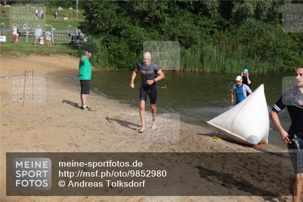 21.06.2026 - 29. Vierlanden-Triathlon Andreas Tolksdorf http://msf.ph/oto/9852980 21.06.2026 08:37:04 Schwimmen 24, 30, 63 meine-sportfotos.de