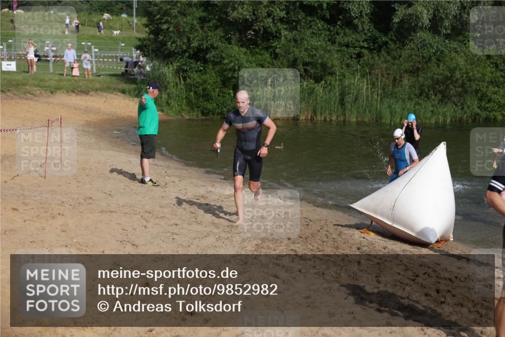 21.06.2026 - 29. Vierlanden-Triathlon Andreas Tolksdorf http://msf.ph/oto/9852982 21.06.2026 08:37:04 Schwimmen 24, 30, 63 meine-sportfotos.de