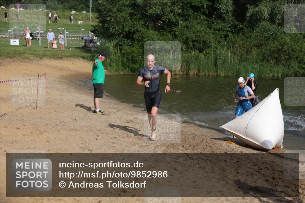 21.06.2026 - 29. Vierlanden-Triathlon Andreas Tolksdorf http://msf.ph/oto/9852986 21.06.2026 08:37:04 Schwimmen 24, 30, 63 meine-sportfotos.de