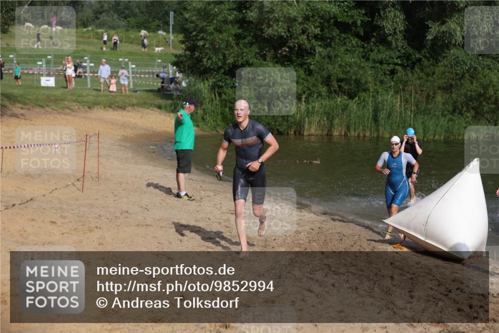 21.06.2026 - 29. Vierlanden-Triathlon Andreas Tolksdorf http://msf.ph/oto/9852994 21.06.2026 08:37:05 Schwimmen 24, 30, 63 meine-sportfotos.de