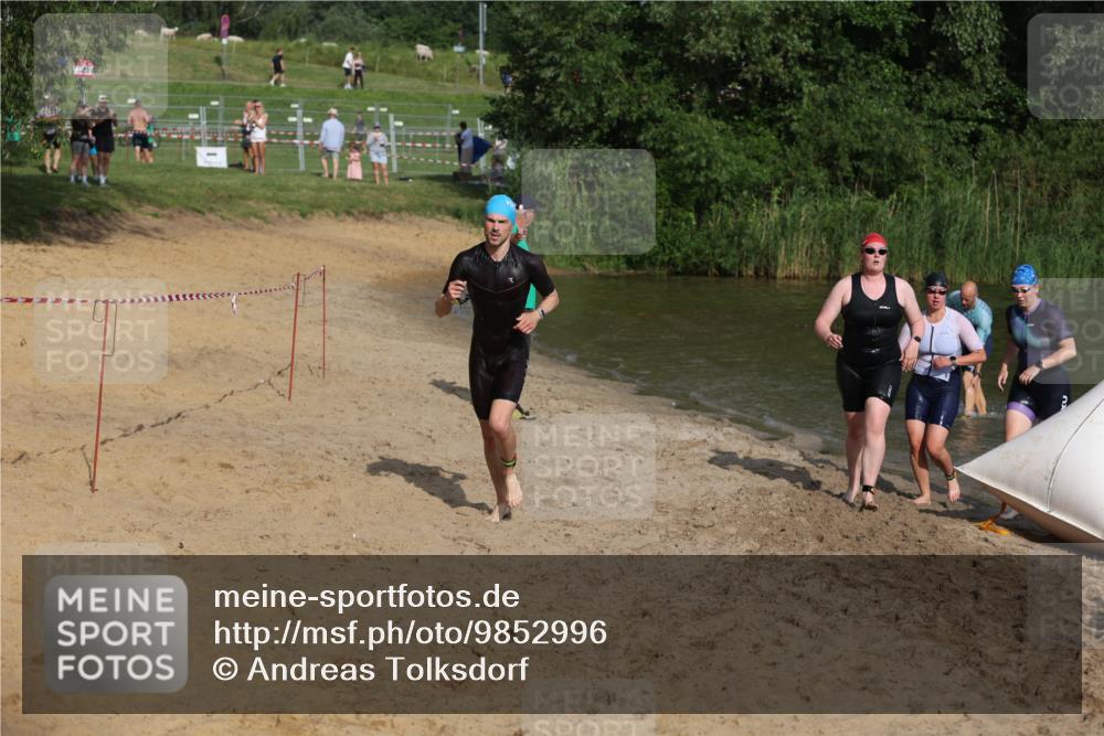 21.06.2026 - 29. Vierlanden-Triathlon Andreas Tolksdorf http://msf.ph/oto/9852996 21.06.2026 08:37:09 Schwimmen 24, 46, 63 meine-sportfotos.de