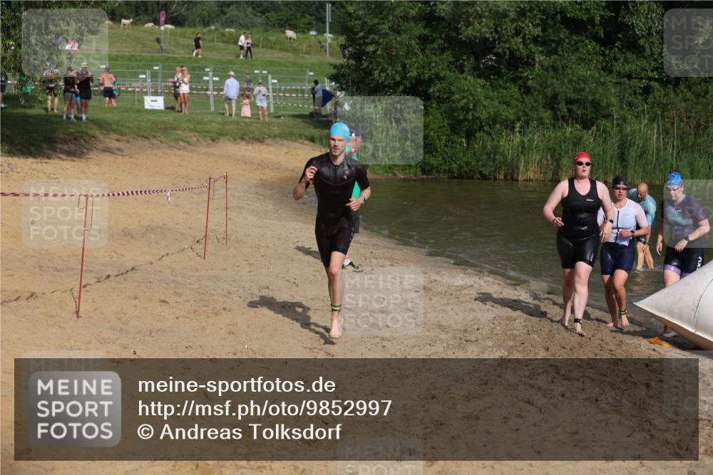 21.06.2026 - 29. Vierlanden-Triathlon Andreas Tolksdorf http://msf.ph/oto/9852997 21.06.2026 08:37:09 Schwimmen 24, 46, 63 meine-sportfotos.de