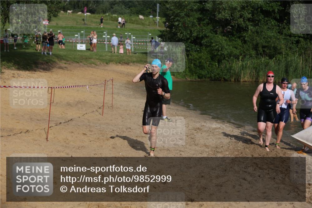 21.06.2026 - 29. Vierlanden-Triathlon Andreas Tolksdorf http://msf.ph/oto/9852999 21.06.2026 08:37:09 Schwimmen 24, 46, 63 meine-sportfotos.de