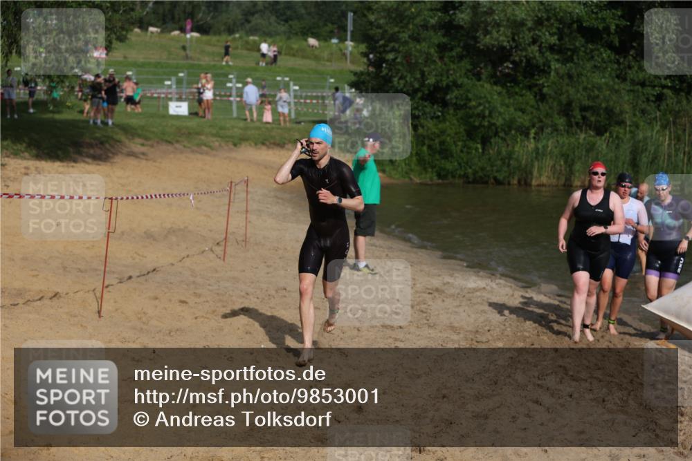 21.06.2026 - 29. Vierlanden-Triathlon Andreas Tolksdorf http://msf.ph/oto/9853001 21.06.2026 08:37:09 Schwimmen 24, 46, 63 meine-sportfotos.de