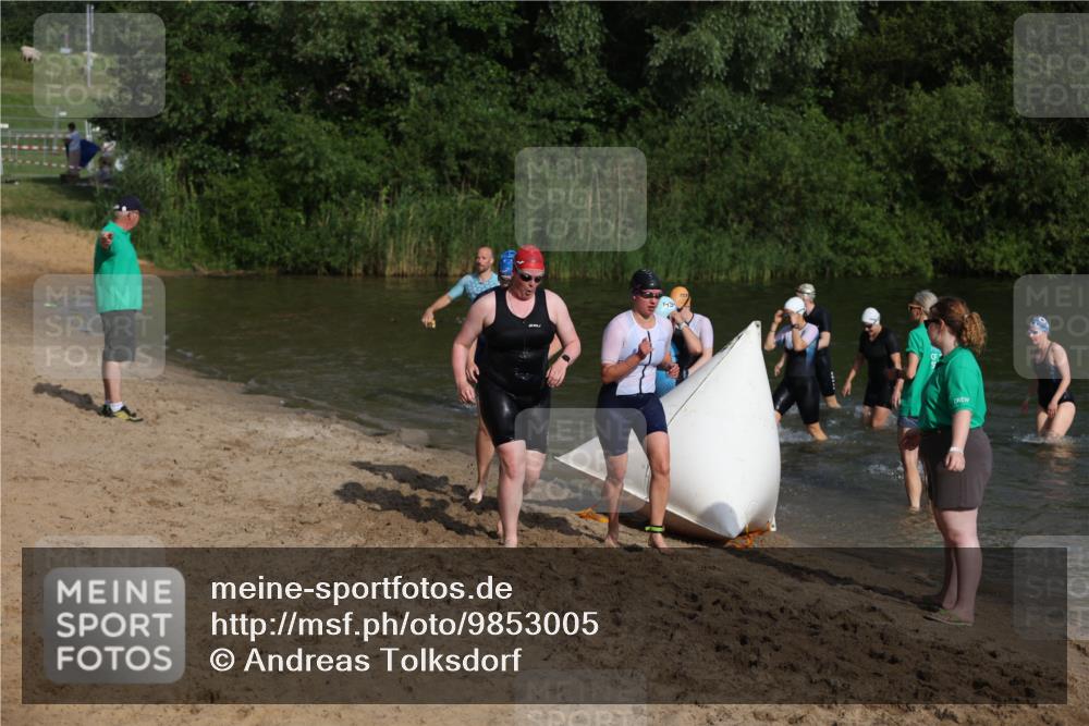 21.06.2026 - 29. Vierlanden-Triathlon Andreas Tolksdorf http://msf.ph/oto/9853005 21.06.2026 08:37:10 Schwimmen 46, 63 meine-sportfotos.de