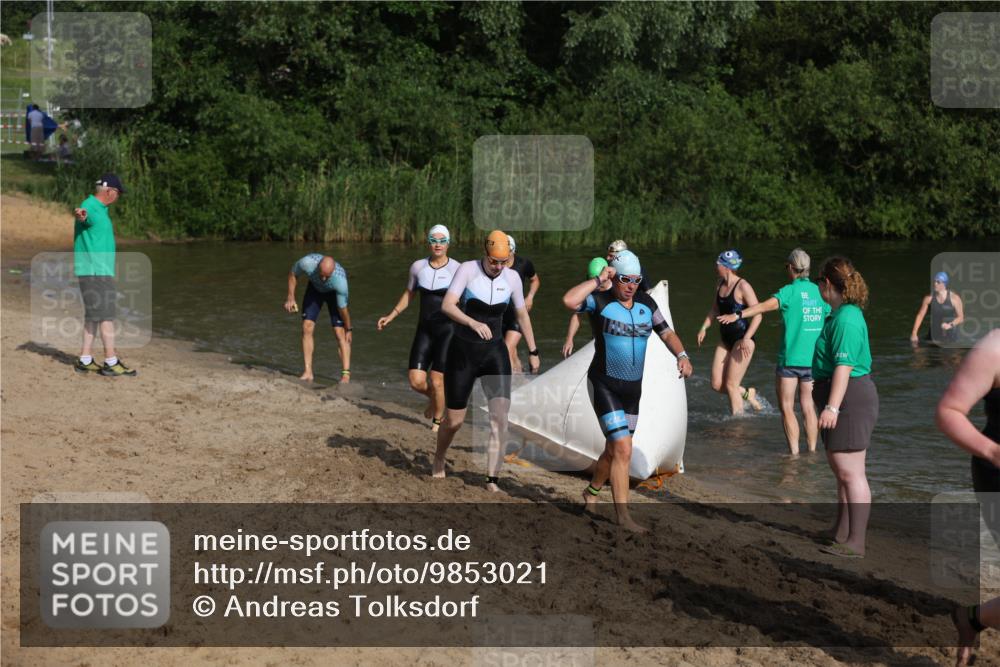 21.06.2026 - 29. Vierlanden-Triathlon Andreas Tolksdorf http://msf.ph/oto/9853021 21.06.2026 08:37:13 Schwimmen 46, 107 meine-sportfotos.de