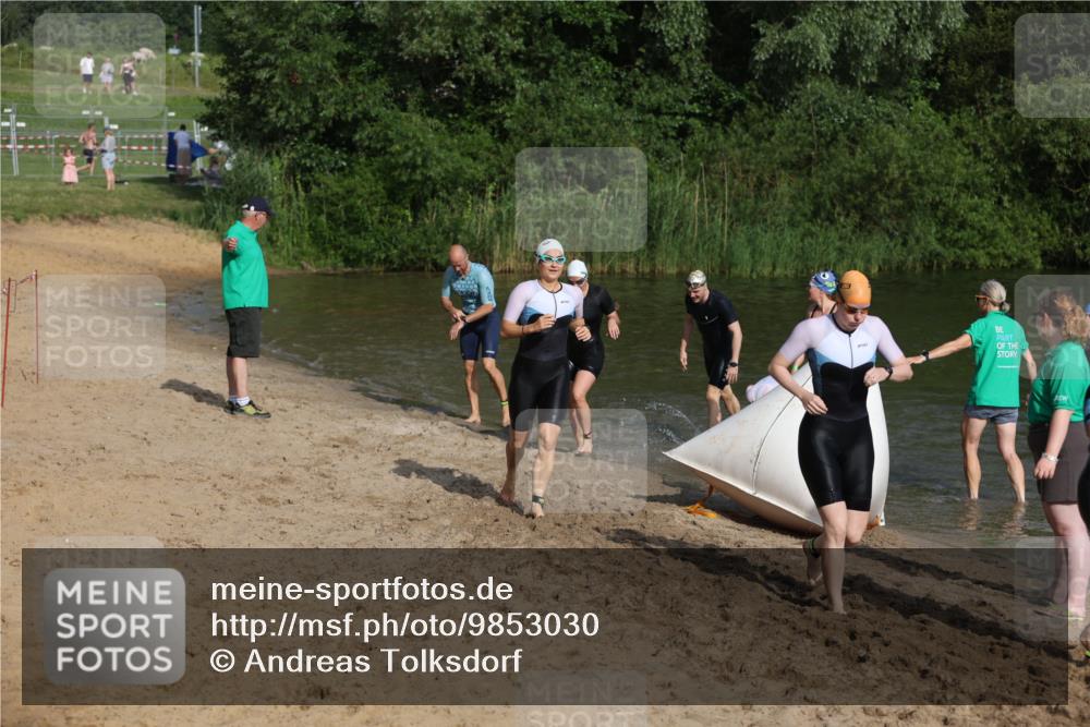 21.06.2026 - 29. Vierlanden-Triathlon Andreas Tolksdorf http://msf.ph/oto/9853030 21.06.2026 08:37:15 Schwimmen 46, 107 meine-sportfotos.de