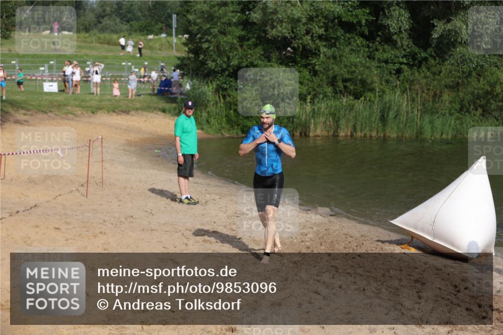 21.06.2026 - 29. Vierlanden-Triathlon Andreas Tolksdorf http://msf.ph/oto/9853096 21.06.2026 08:37:39 Schwimmen 36 meine-sportfotos.de