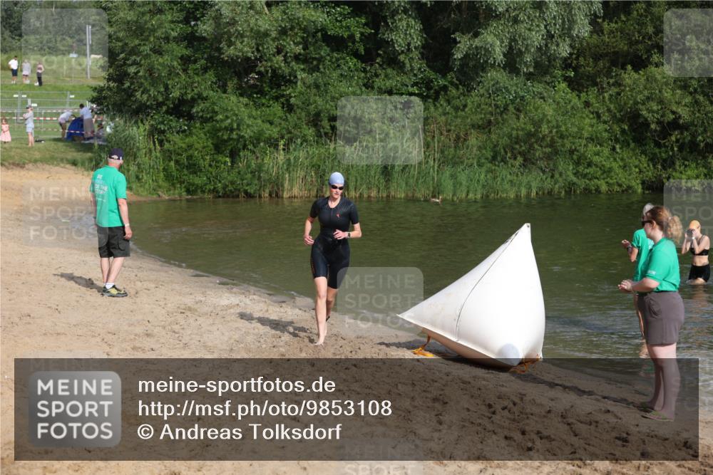 21.06.2026 - 29. Vierlanden-Triathlon Andreas Tolksdorf http://msf.ph/oto/9853108 21.06.2026 08:37:47 Schwimmen 37 meine-sportfotos.de