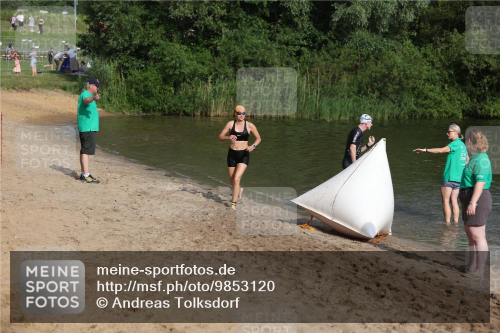 21.06.2026 - 29. Vierlanden-Triathlon Andreas Tolksdorf http://msf.ph/oto/9853120 21.06.2026 08:37:53 Schwimmen 13, 37 meine-sportfotos.de