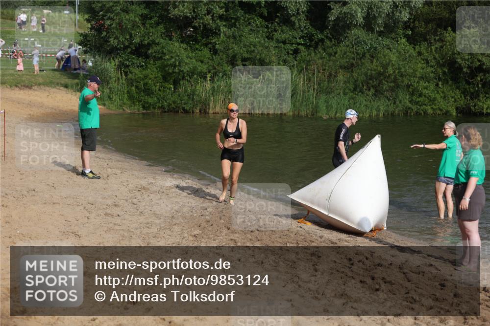 21.06.2026 - 29. Vierlanden-Triathlon Andreas Tolksdorf http://msf.ph/oto/9853124 21.06.2026 08:37:53 Schwimmen 13, 37 meine-sportfotos.de