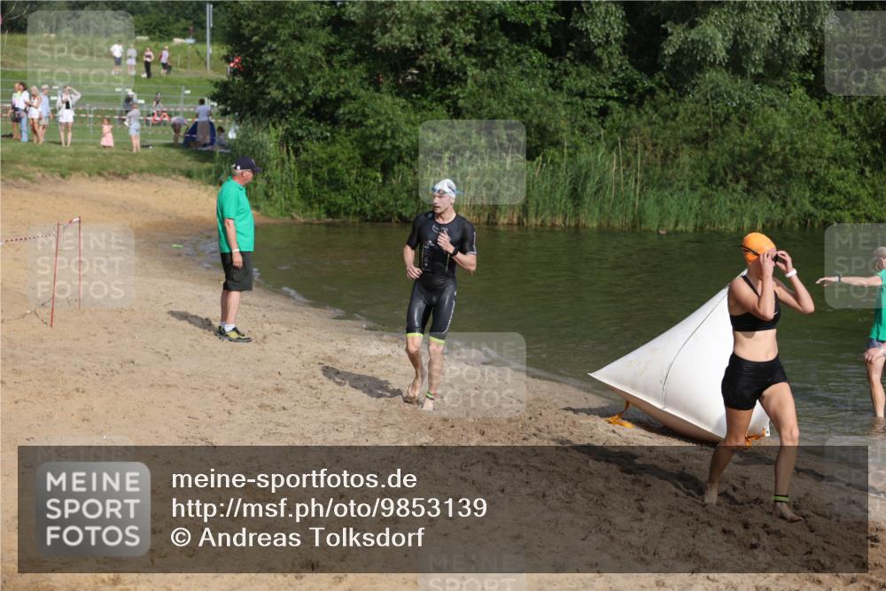 21.06.2026 - 29. Vierlanden-Triathlon Andreas Tolksdorf http://msf.ph/oto/9853139 21.06.2026 08:37:55 Schwimmen 13, 37 meine-sportfotos.de