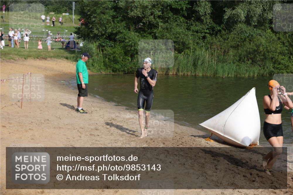 21.06.2026 - 29. Vierlanden-Triathlon Andreas Tolksdorf http://msf.ph/oto/9853143 21.06.2026 08:37:56 Schwimmen 13, 37 meine-sportfotos.de