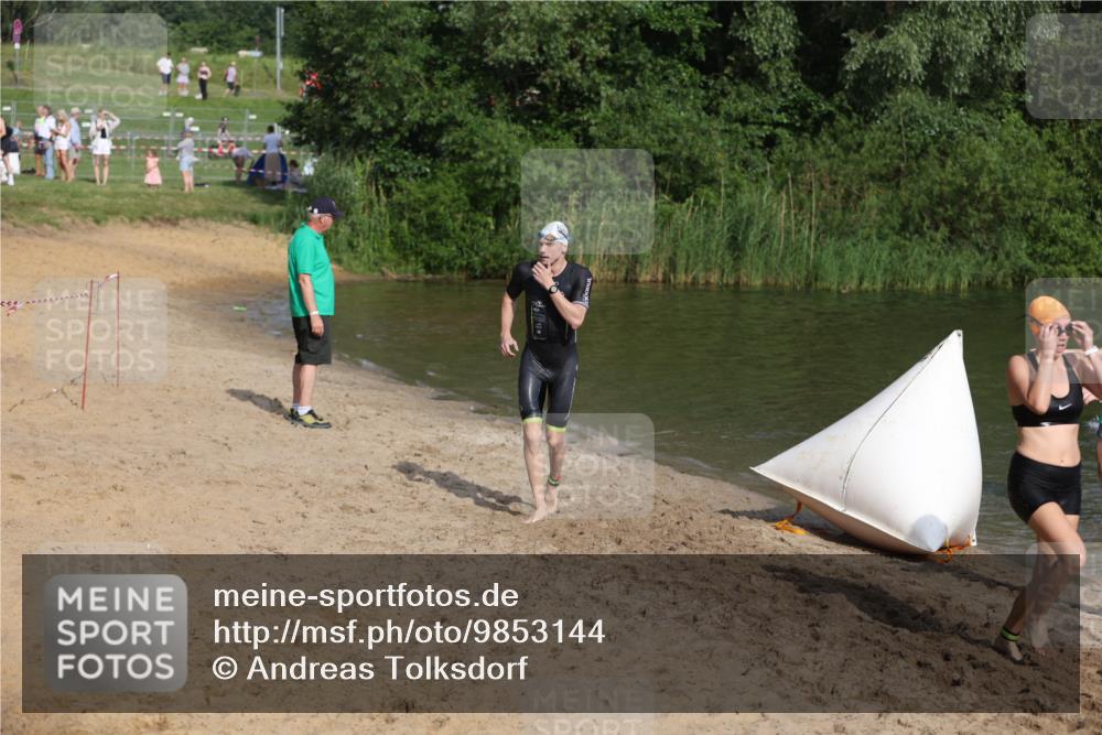 21.06.2026 - 29. Vierlanden-Triathlon Andreas Tolksdorf http://msf.ph/oto/9853144 21.06.2026 08:37:56 Schwimmen 13, 37 meine-sportfotos.de