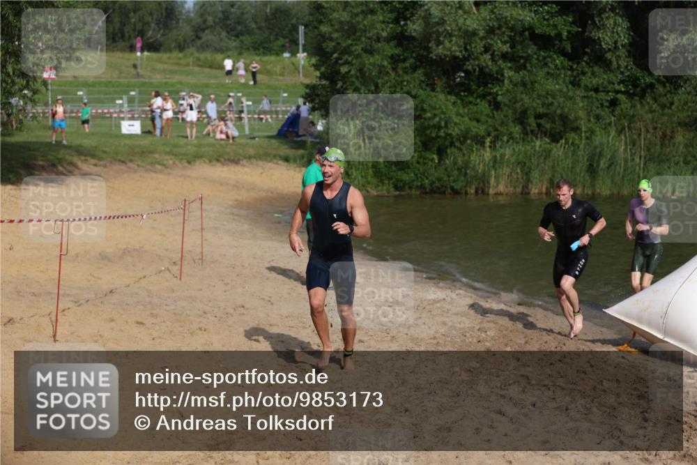 21.06.2026 - 29. Vierlanden-Triathlon Andreas Tolksdorf http://msf.ph/oto/9853173 21.06.2026 08:38:15 Schwimmen 12, 45, 76, 77 meine-sportfotos.de