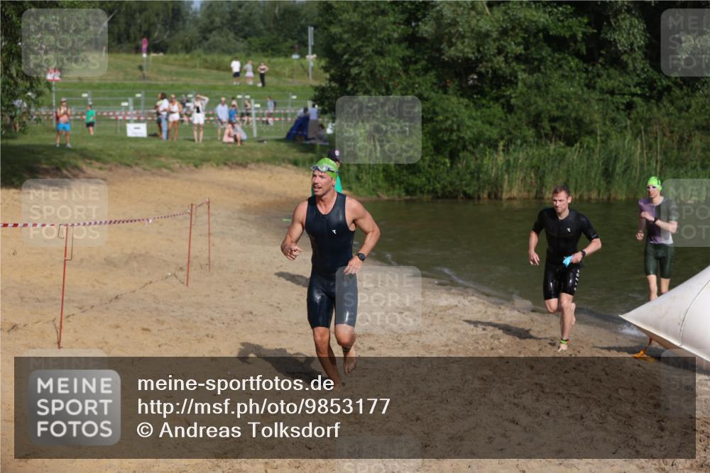 21.06.2026 - 29. Vierlanden-Triathlon Andreas Tolksdorf http://msf.ph/oto/9853177 21.06.2026 08:38:15 Schwimmen 12, 45, 76, 77 meine-sportfotos.de