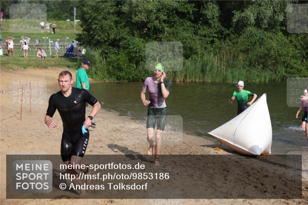 21.06.2026 - 29. Vierlanden-Triathlon Andreas Tolksdorf http://msf.ph/oto/9853186 21.06.2026 08:38:18 Schwimmen 12, 45, 57, 76, 77 meine-sportfotos.de