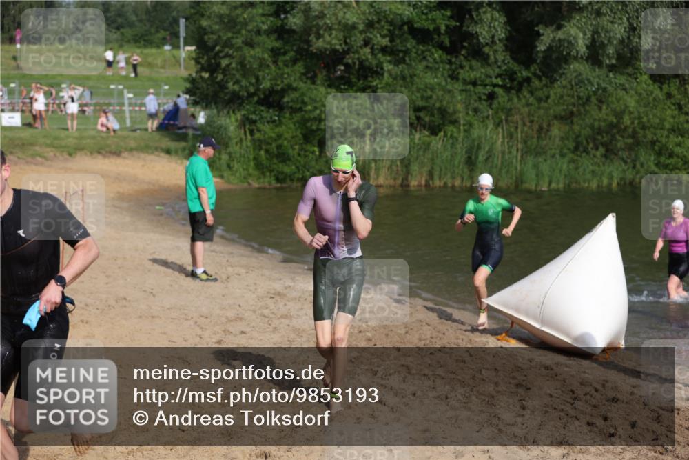21.06.2026 - 29. Vierlanden-Triathlon Andreas Tolksdorf http://msf.ph/oto/9853193 21.06.2026 08:38:18 Schwimmen 12, 45, 57, 76, 77 meine-sportfotos.de
