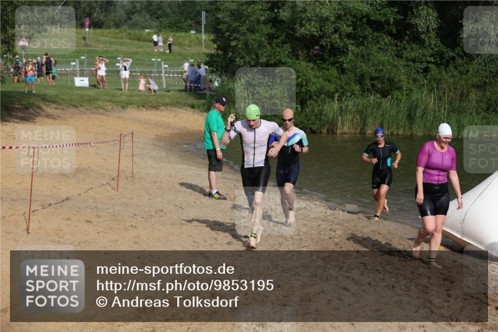 21.06.2026 - 29. Vierlanden-Triathlon Andreas Tolksdorf http://msf.ph/oto/9853195 21.06.2026 08:38:25 Schwimmen 12, 57 meine-sportfotos.de