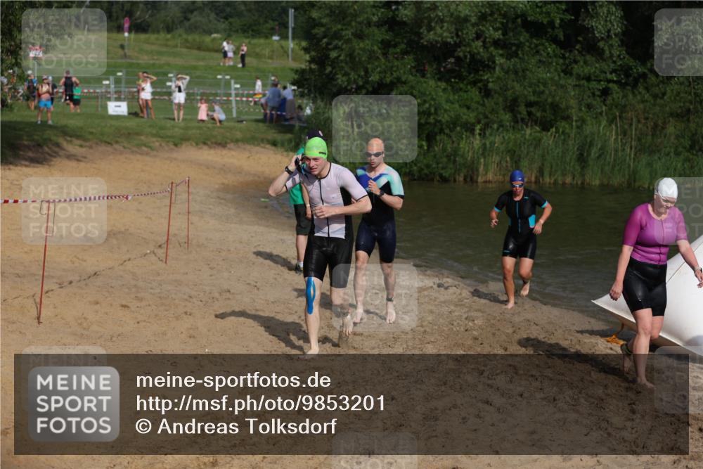 21.06.2026 - 29. Vierlanden-Triathlon Andreas Tolksdorf http://msf.ph/oto/9853201 21.06.2026 08:38:25 Schwimmen 12, 57 meine-sportfotos.de