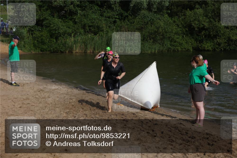 21.06.2026 - 29. Vierlanden-Triathlon Andreas Tolksdorf http://msf.ph/oto/9853221 21.06.2026 08:38:46 Schwimmen 60, 82 meine-sportfotos.de