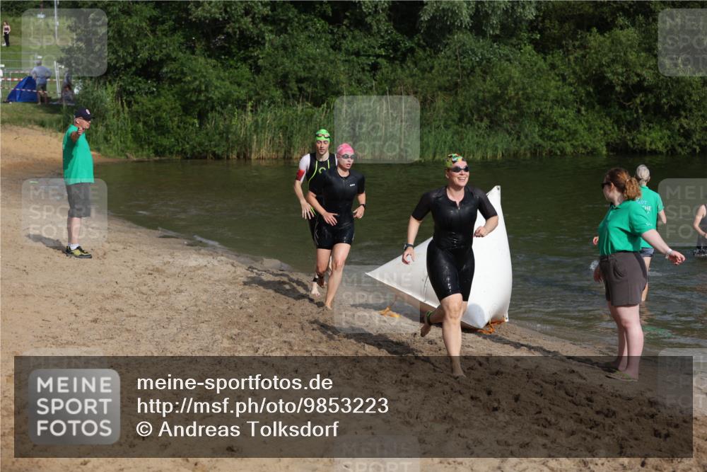 21.06.2026 - 29. Vierlanden-Triathlon Andreas Tolksdorf http://msf.ph/oto/9853223 21.06.2026 08:38:47 Schwimmen 60, 82 meine-sportfotos.de