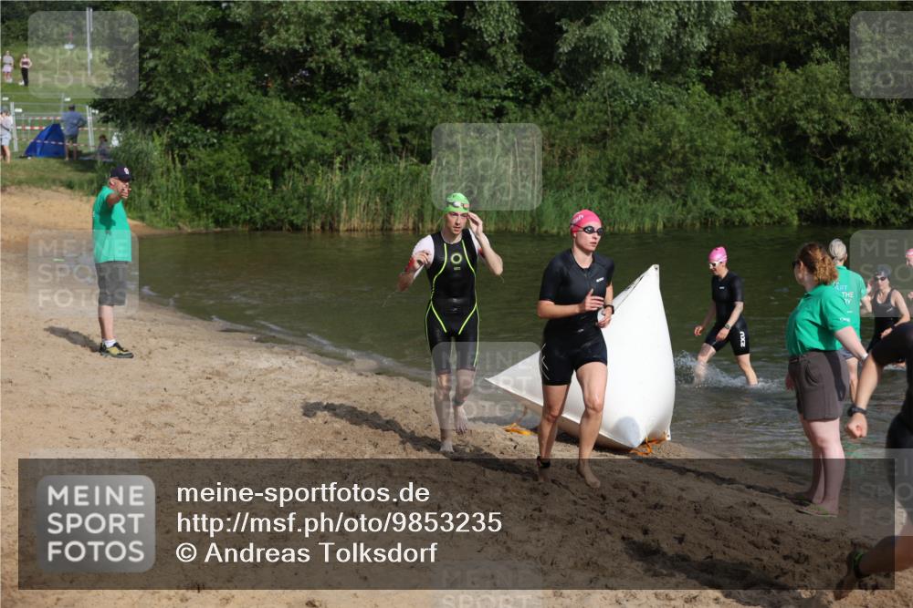 21.06.2026 - 29. Vierlanden-Triathlon Andreas Tolksdorf http://msf.ph/oto/9853235 21.06.2026 08:38:48 Schwimmen 60, 61, 82 meine-sportfotos.de