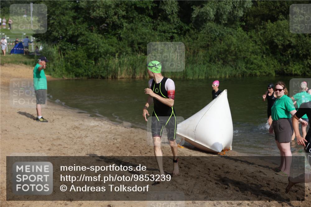 21.06.2026 - 29. Vierlanden-Triathlon Andreas Tolksdorf http://msf.ph/oto/9853239 21.06.2026 08:38:49 Schwimmen 60, 61, 82 meine-sportfotos.de