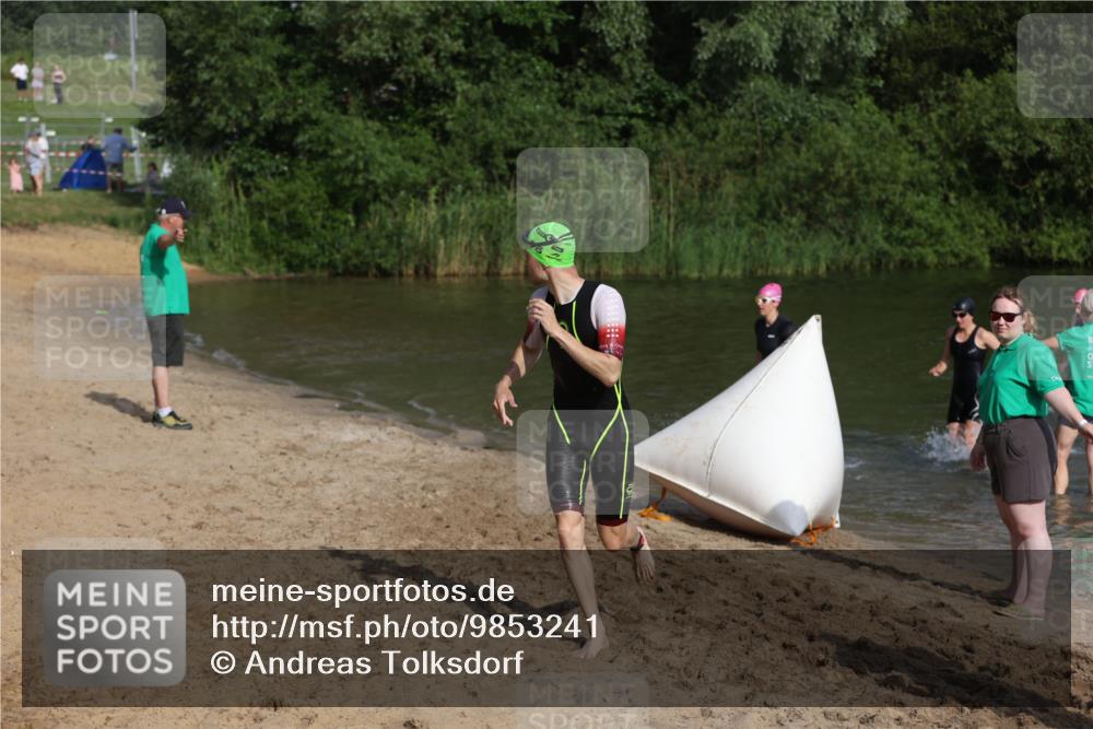 21.06.2026 - 29. Vierlanden-Triathlon Andreas Tolksdorf http://msf.ph/oto/9853241 21.06.2026 08:38:49 Schwimmen 60, 61, 82 meine-sportfotos.de