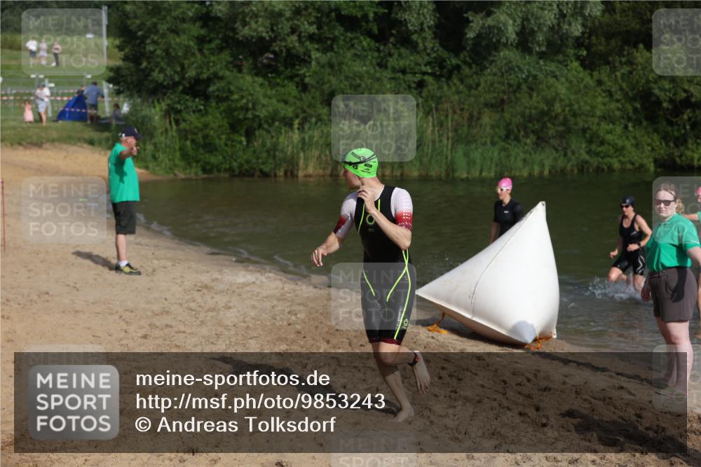 21.06.2026 - 29. Vierlanden-Triathlon Andreas Tolksdorf http://msf.ph/oto/9853243 21.06.2026 08:38:49 Schwimmen 60, 61, 82 meine-sportfotos.de