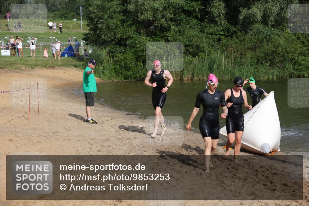 21.06.2026 - 29. Vierlanden-Triathlon Andreas Tolksdorf http://msf.ph/oto/9853253 21.06.2026 08:38:55 Schwimmen 61, 82 meine-sportfotos.de