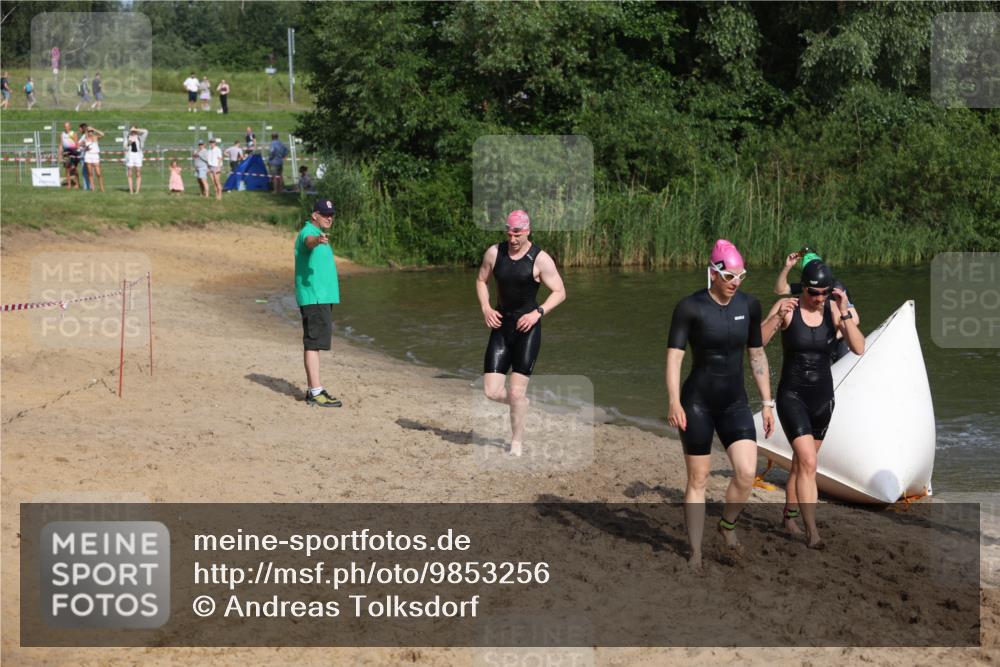 21.06.2026 - 29. Vierlanden-Triathlon Andreas Tolksdorf http://msf.ph/oto/9853256 21.06.2026 08:38:55 Schwimmen 61, 82 meine-sportfotos.de