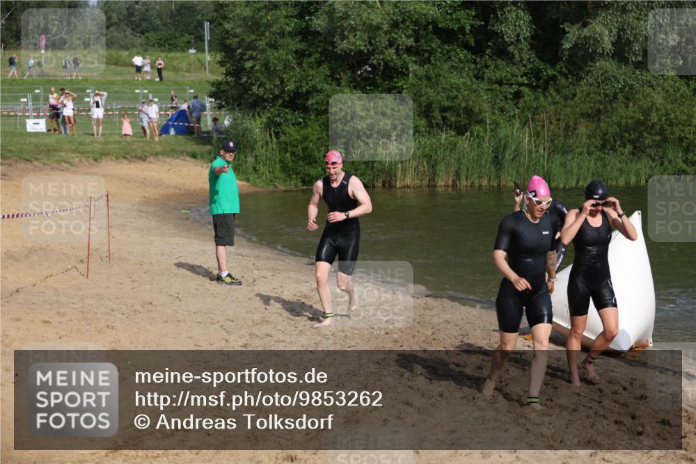 21.06.2026 - 29. Vierlanden-Triathlon Andreas Tolksdorf http://msf.ph/oto/9853262 21.06.2026 08:38:56 Schwimmen 61, 82 meine-sportfotos.de