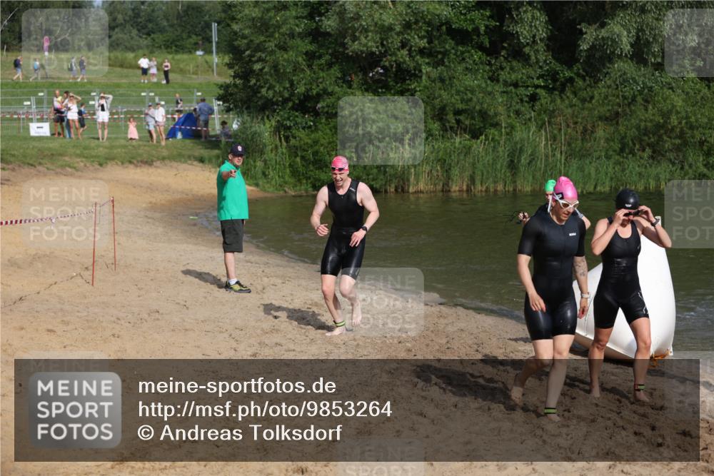 21.06.2026 - 29. Vierlanden-Triathlon Andreas Tolksdorf http://msf.ph/oto/9853264 21.06.2026 08:38:56 Schwimmen 61, 82 meine-sportfotos.de