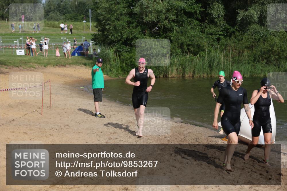 21.06.2026 - 29. Vierlanden-Triathlon Andreas Tolksdorf http://msf.ph/oto/9853267 21.06.2026 08:38:56 Schwimmen 61, 82 meine-sportfotos.de
