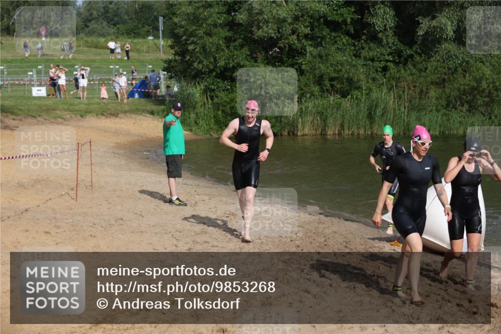 21.06.2026 - 29. Vierlanden-Triathlon Andreas Tolksdorf http://msf.ph/oto/9853268 21.06.2026 08:38:56 Schwimmen 61, 82 meine-sportfotos.de