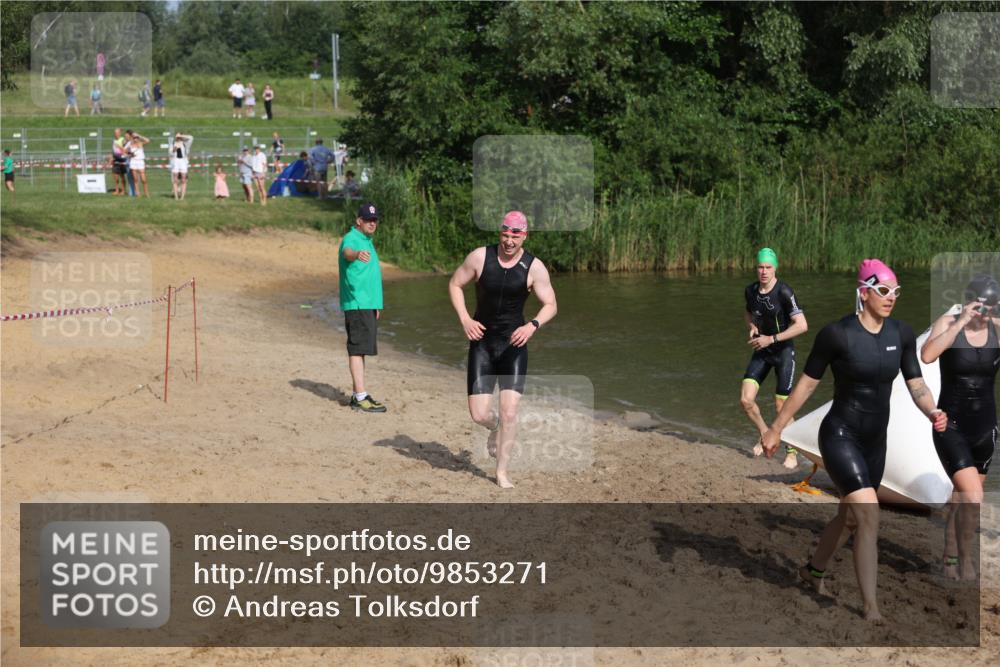 21.06.2026 - 29. Vierlanden-Triathlon Andreas Tolksdorf http://msf.ph/oto/9853271 21.06.2026 08:38:56 Schwimmen 61, 82 meine-sportfotos.de