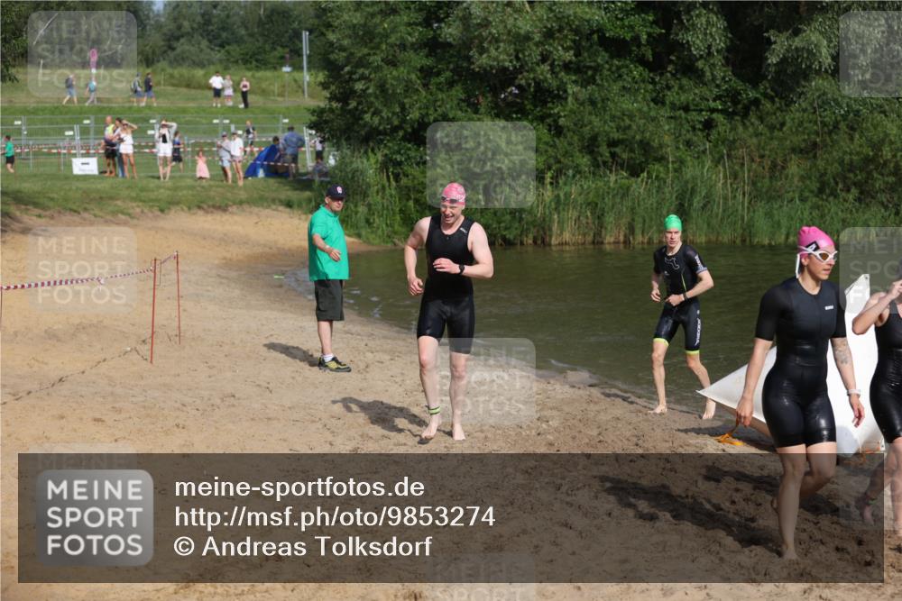 21.06.2026 - 29. Vierlanden-Triathlon Andreas Tolksdorf http://msf.ph/oto/9853274 21.06.2026 08:38:56 Schwimmen 61, 82 meine-sportfotos.de